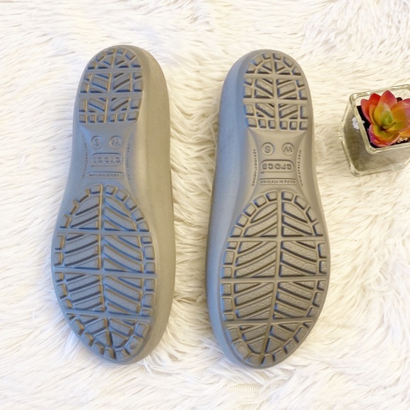 CROCS | Grey Ballet Flats loafers faux fur footbed women’s 6 - Picture 8 of 9